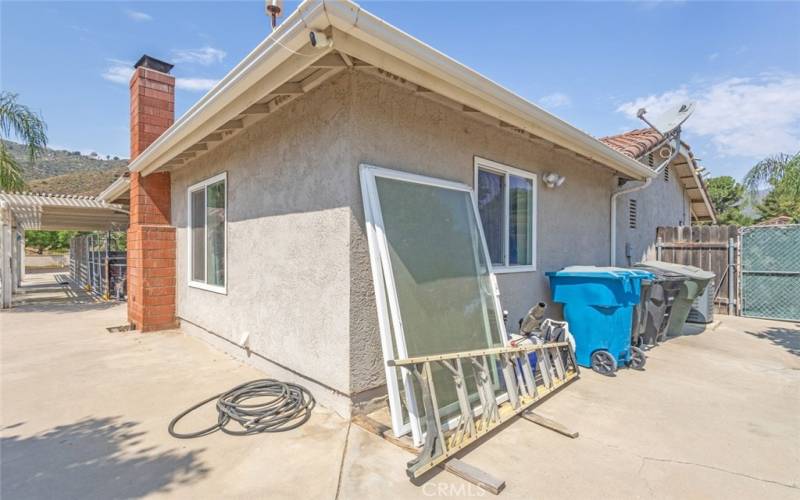 Side yard walkway.
