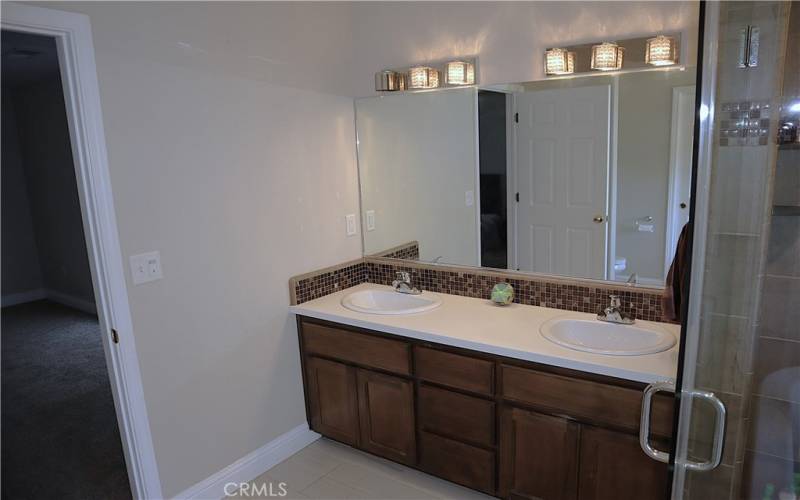 Dual sinks in primary bathroom