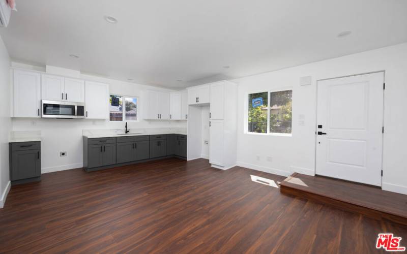 REAR HOME LIVING ROOM/KITCHEN VIEW