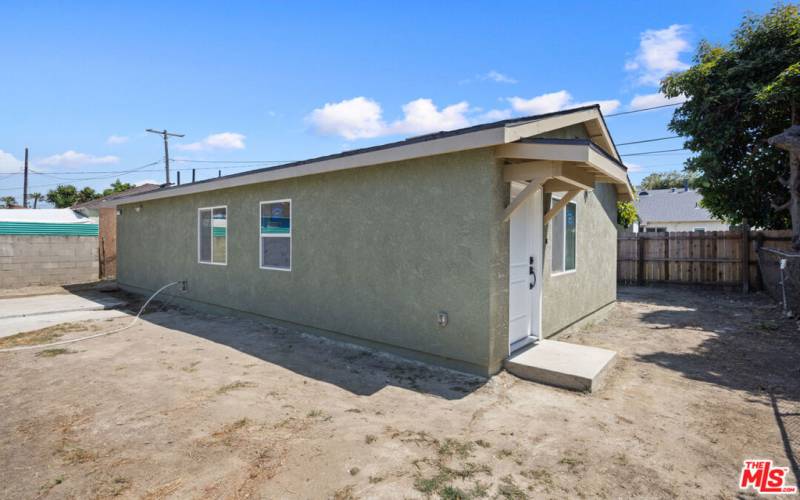 2 BED, 2BATH REAR HOME