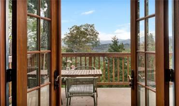 557 W Victoria Court, Lake Arrowhead, California 92352, 3 Bedrooms Bedrooms, ,2 BathroomsBathrooms,Residential,Buy,557 W Victoria Court,EV24143730