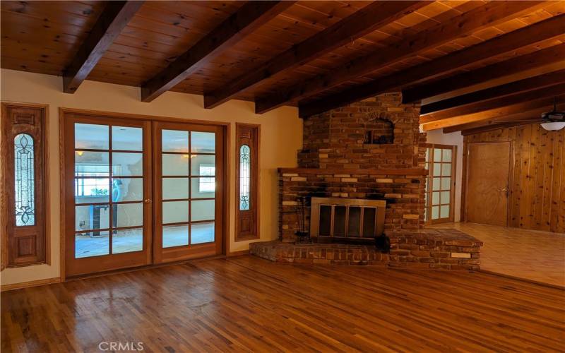 Family Room, 2-sided fireplace