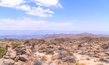 Gorgeous views to desert floor!