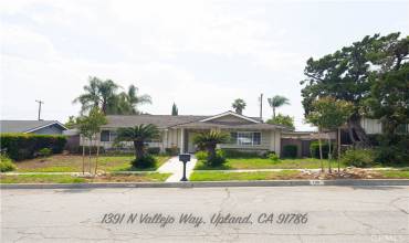 1391 N Vallejo Way, Upland, California 91786, 4 Bedrooms Bedrooms, ,2 BathroomsBathrooms,Residential,Buy,1391 N Vallejo Way,WS24144447