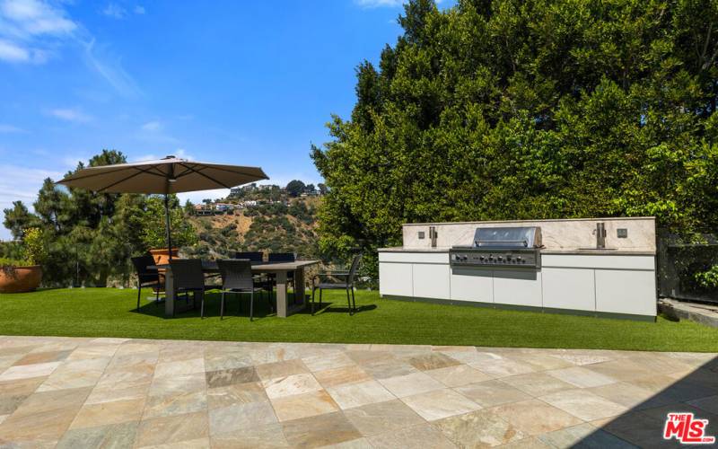 Outdoor Kitchen