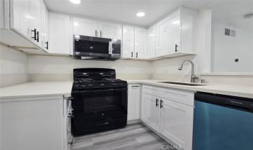 600 W 3rd Street C202, Santa Ana, California 92701, 2 Bedrooms Bedrooms, ,1 BathroomBathrooms,Residential,Buy,600 W 3rd Street C202,RS24144763