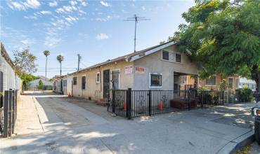 1362 E Vernon Avenue, Los Angeles, California 90011, 4 Bedrooms Bedrooms, ,3 BathroomsBathrooms,Residential Income,Buy,1362 E Vernon Avenue,DW24145248