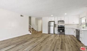 1538 STANFORD Street 1, Santa Monica, California 90404, 4 Bedrooms Bedrooms, ,2 BathroomsBathrooms,Residential Lease,Rent,1538 STANFORD Street 1,24415817