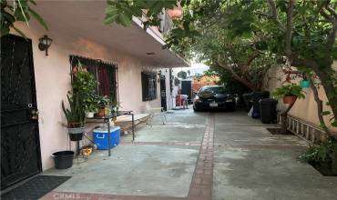 1458 E 50th Street, Los Angeles, California 90011, 8 Bedrooms Bedrooms, ,4 BathroomsBathrooms,Residential,Buy,1458 E 50th Street,DW24145457