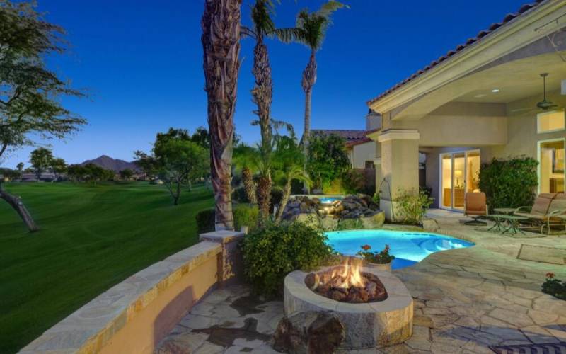 032BACK PATIO WITH FIRE PIT TO POOL AND