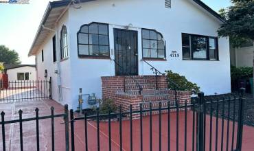 4715 Market St, Oakland, California 94608, 2 Bedrooms Bedrooms, ,1 BathroomBathrooms,Residential,Buy,4715 Market St,41066641