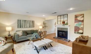 2738 Walnut Blvd, Walnut Creek, California 94596, 2 Bedrooms Bedrooms, ,1 BathroomBathrooms,Residential,Buy,2738 Walnut Blvd,41066672