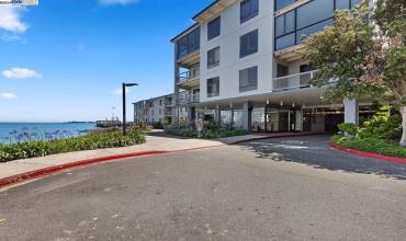 8 Admiral Dr A232, Emeryville, California 94608, 1 Bedroom Bedrooms, ,1 BathroomBathrooms,Residential,Buy,8 Admiral Dr A232,41066361