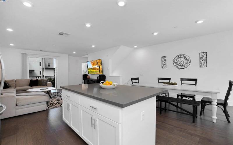 Kitchen & Dining Area