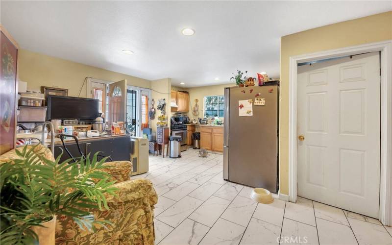 Back house Living room / kitchen 8653