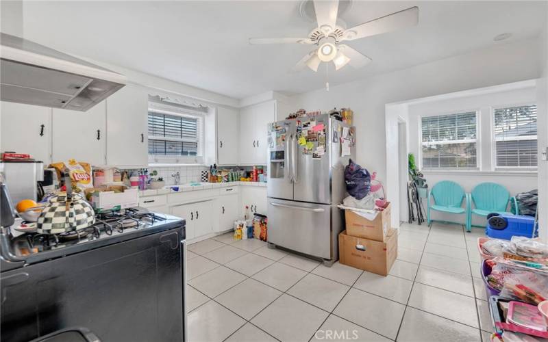 Front house kitchen 8651