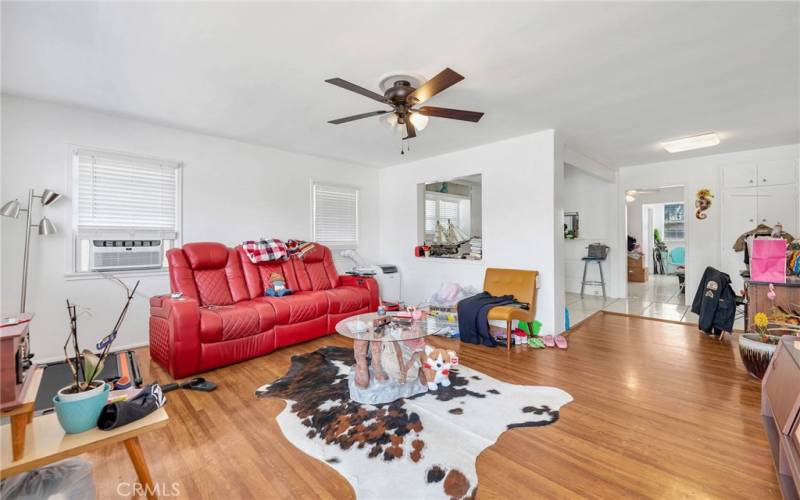 Front house living room 8651