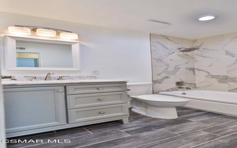 259 Cay Ct.- Hall bathroom -2