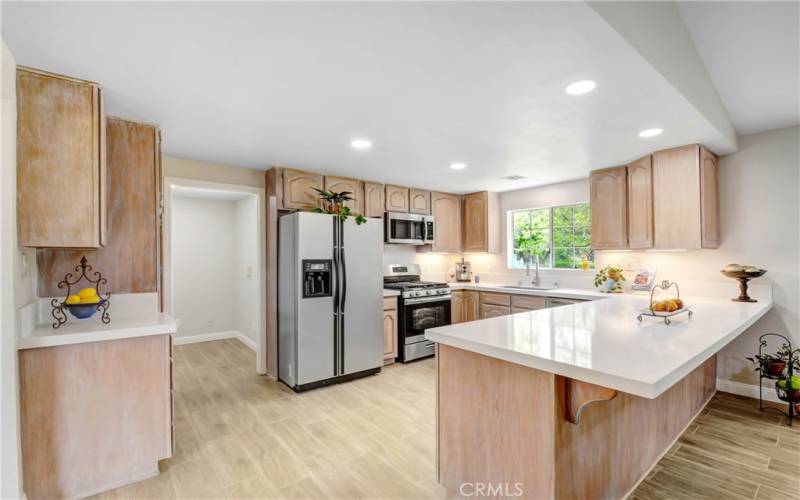 Bright Sunny Kitchen - New Quarts Counters, tons of cabinets, new sink, some new appliances....