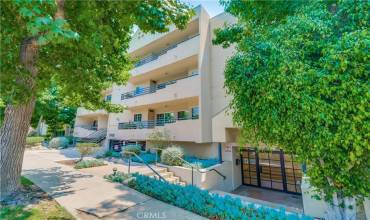 5050 Coldwater Canyon Avenue 103, Sherman Oaks, California 91423, 3 Bedrooms Bedrooms, ,2 BathroomsBathrooms,Residential,Buy,5050 Coldwater Canyon Avenue 103,SR24146940