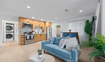 912 Superba Avenue, Venice, California 90291, 2 Bedrooms Bedrooms, ,2 BathroomsBathrooms,Residential Lease,Rent,912 Superba Avenue,OC23214909