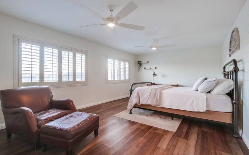 Large secondary bedroom overlooking the pool