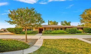 19476 Yanan Road, Apple Valley, California 92307, 4 Bedrooms Bedrooms, ,2 BathroomsBathrooms,Residential,Buy,19476 Yanan Road,HD24146418