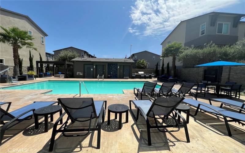 Pool & jacuzzi area