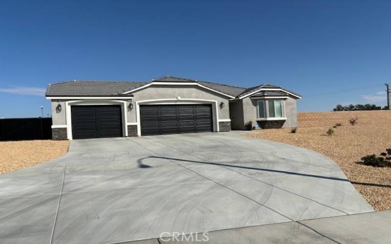 Front of home with driveway that fits 6 vehicles