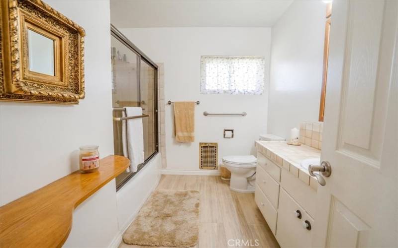 Bathroom 2, laminate floor