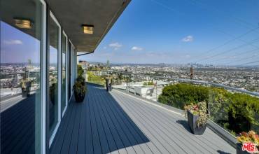 8697 Franklin Avenue, Los Angeles, California 90069, 2 Bedrooms Bedrooms, ,3 BathroomsBathrooms,Residential Lease,Rent,8697 Franklin Avenue,24417091