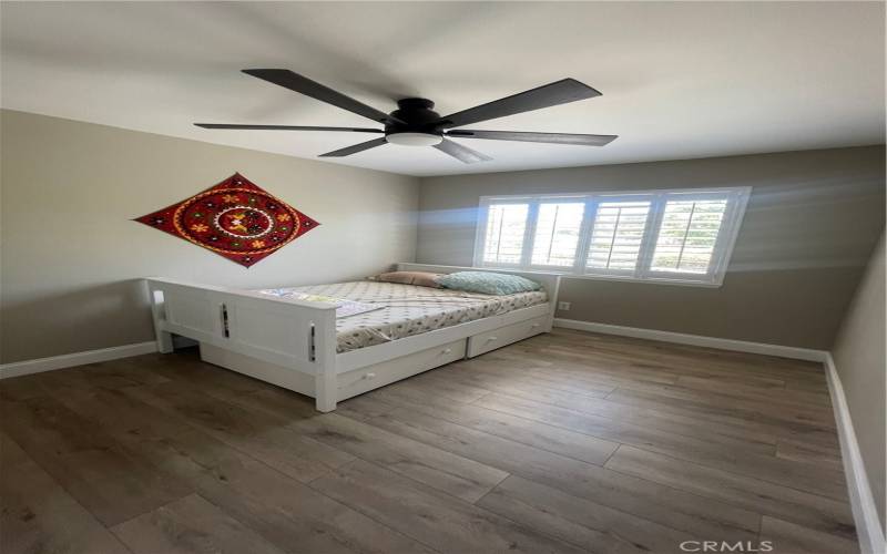 corner bedroom over looks pool & mountains