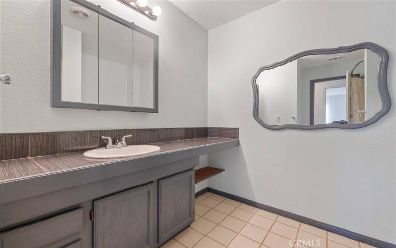 Single sink Vanity with an area to do your makeup, just need to bring in a small stool.