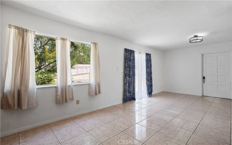 Kitchen/Dining area