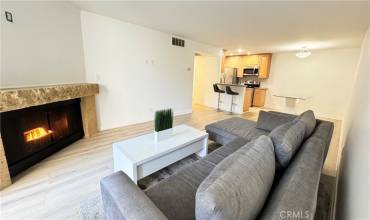 8530 Holloway Drive 102, West Hollywood, California 90069, 1 Bedroom Bedrooms, ,1 BathroomBathrooms,Residential,Buy,8530 Holloway Drive 102,SR24084669