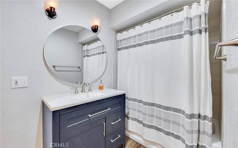 Guest Bathroom Bathtub/Shower