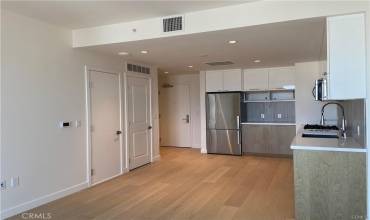 400 S Broadway 2304, Los Angeles, California 90013, 1 Bedroom Bedrooms, ,1 BathroomBathrooms,Residential,Buy,400 S Broadway 2304,TR24148864