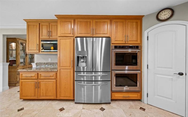 Huge upgraded kitchen is a chef's dream, complete with stainless steel appliances, a walk-in pantry, ample cabinets, and counter space