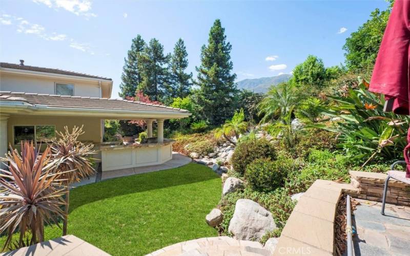 Large built-in spa. While relaxing in the spa, enjoy the gorgeous views of Mountains, that are so close it feels like you can touch them.