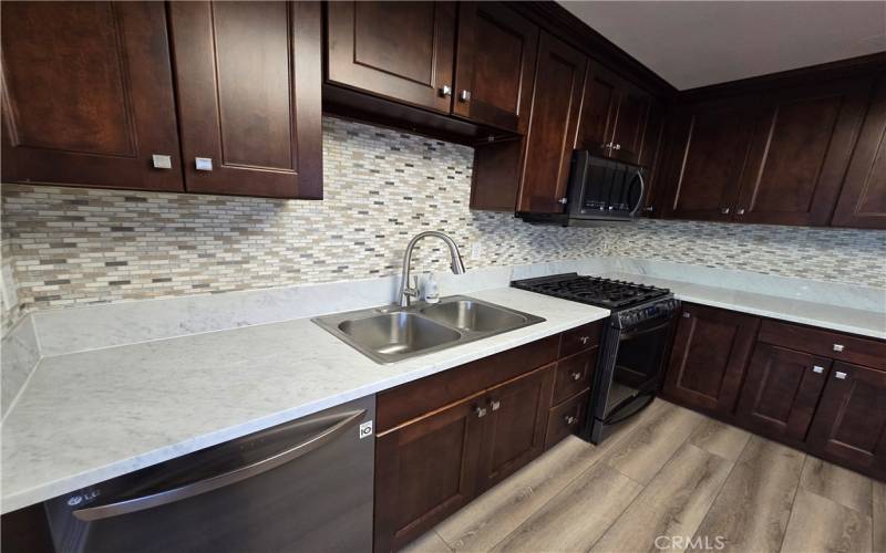 Remodeled Gourmet Kitchen w/ Upgraded Black Stainless Steel Appliance Package