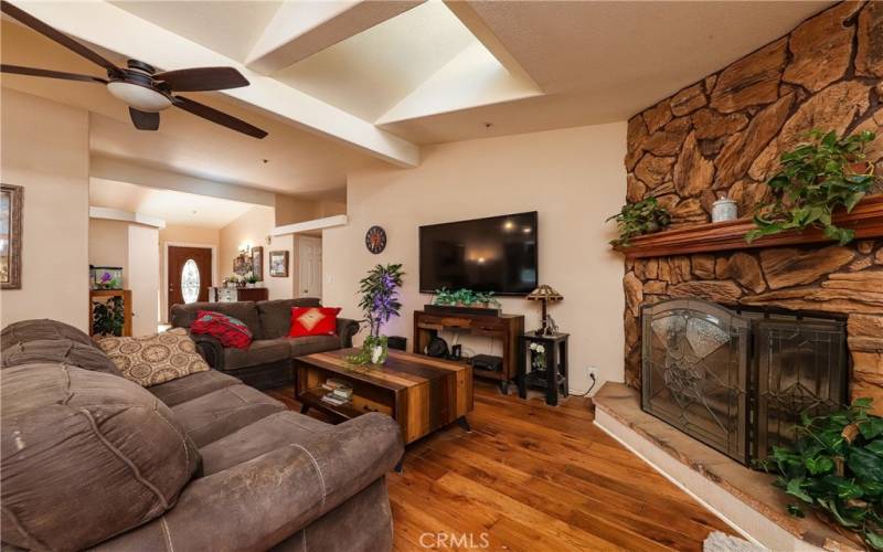 Family room w/fireplace