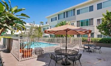 1525 N Hayworth Avenue 205, Los Angeles, California 90046, 2 Bedrooms Bedrooms, ,1 BathroomBathrooms,Residential,Buy,1525 N Hayworth Avenue 205,RS24148119