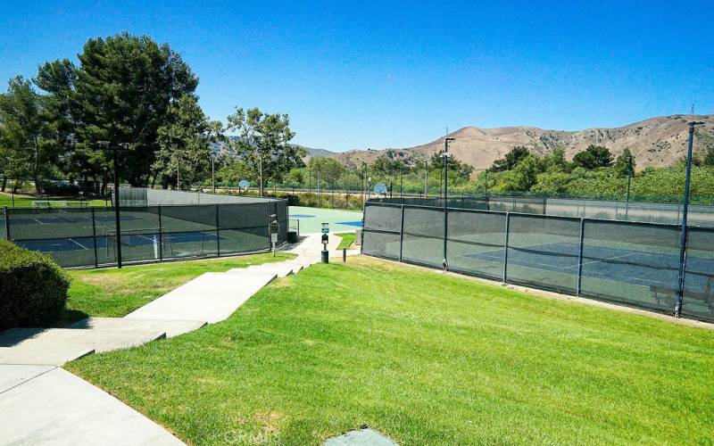 Pickleball & Tennis Courts