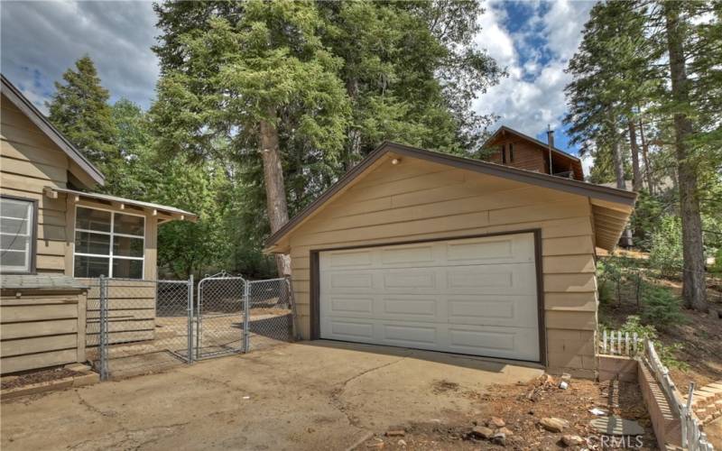 Garage w bonus room