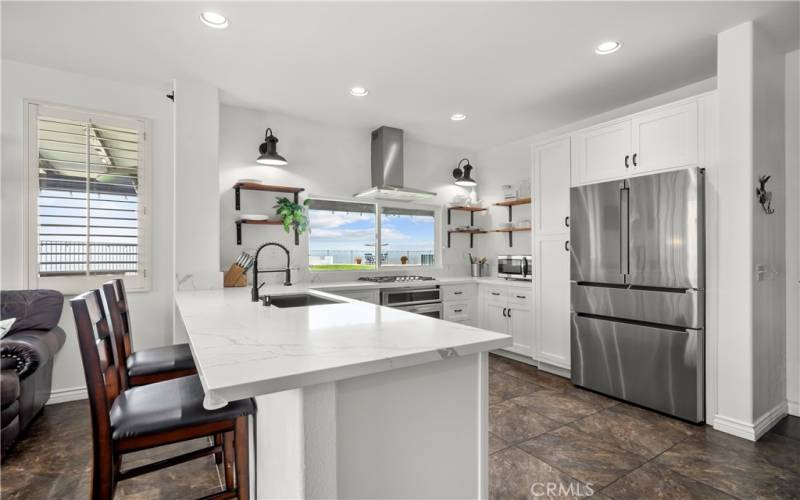 Kitchen Island/Breakfast Bar