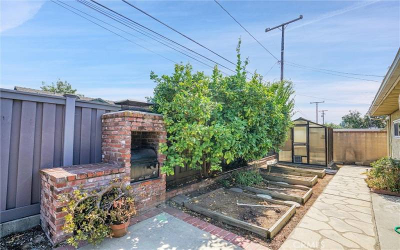 Built-in BBQ area, Garden boxes and Green House.