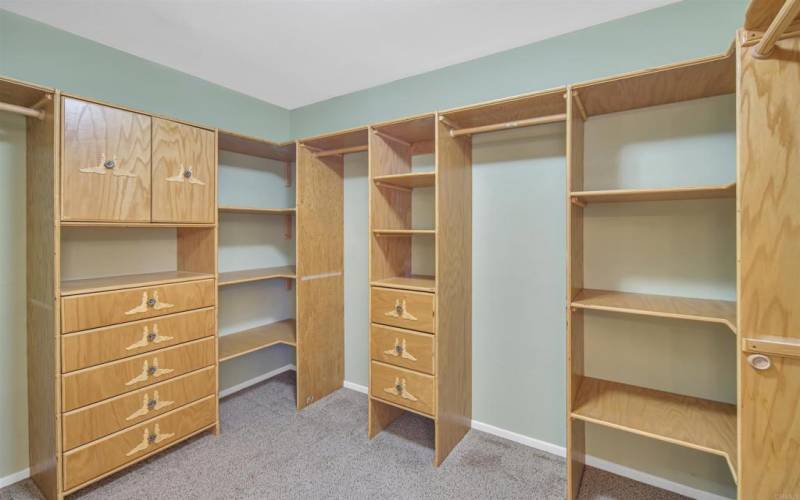 Walk-in Closet