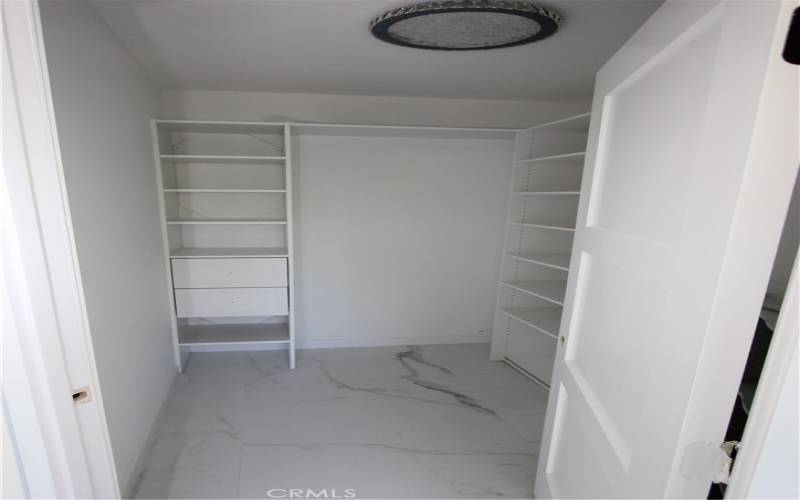 Second walk-in-closet