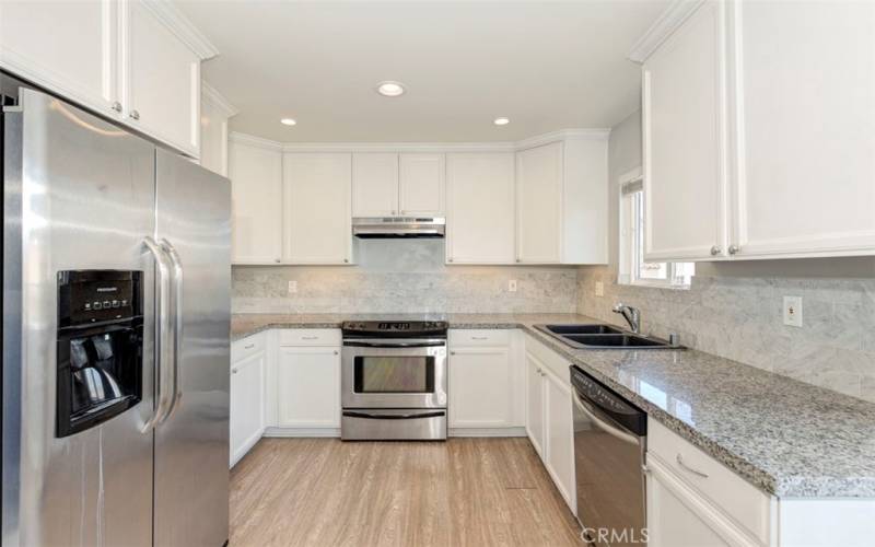 Kitchen includes refrigerator too!