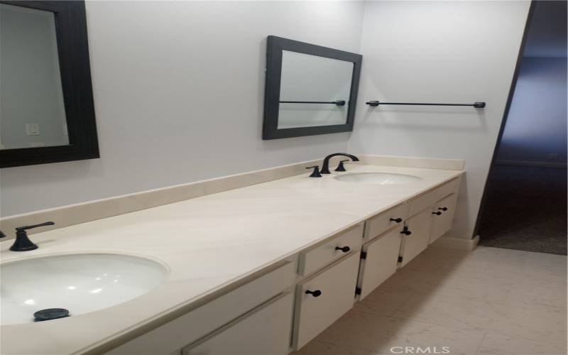 Dual sinks in Master Bath